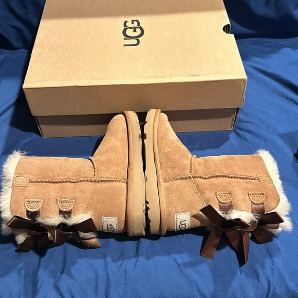 UGG- Bailey Bow II, CHE, 6, 11 toddler QS - Picture 3 of 6
